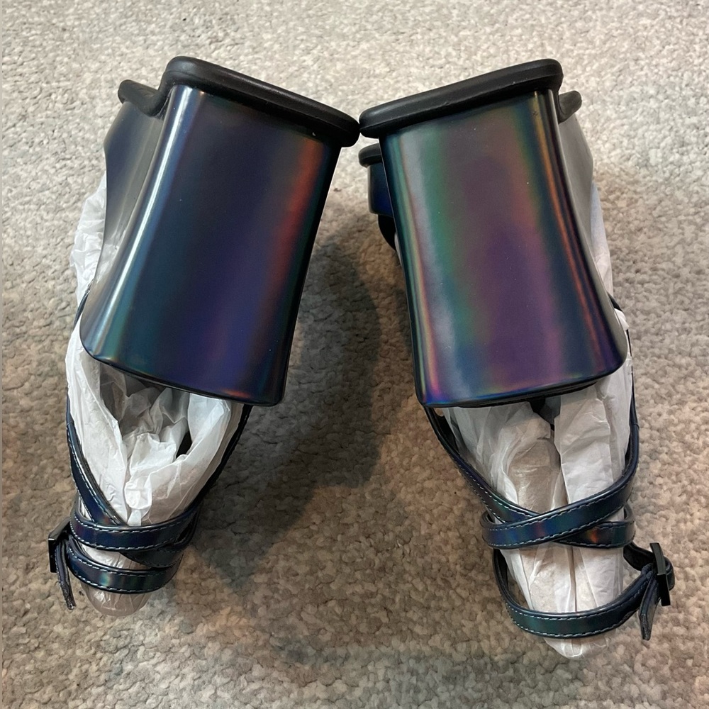 Vince Camuto Platform Wedge Sandal in Gunmetal Holographic ๐โจ - Size 7.5 (NIB) - Picture 13 of 16